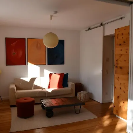 Edelstein Apartment *