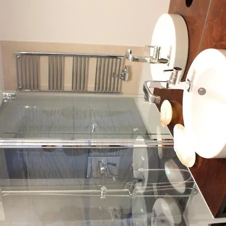 Edelstein Apartment *