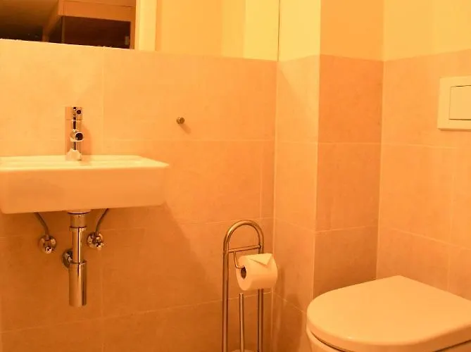 Edelstein Apartment *