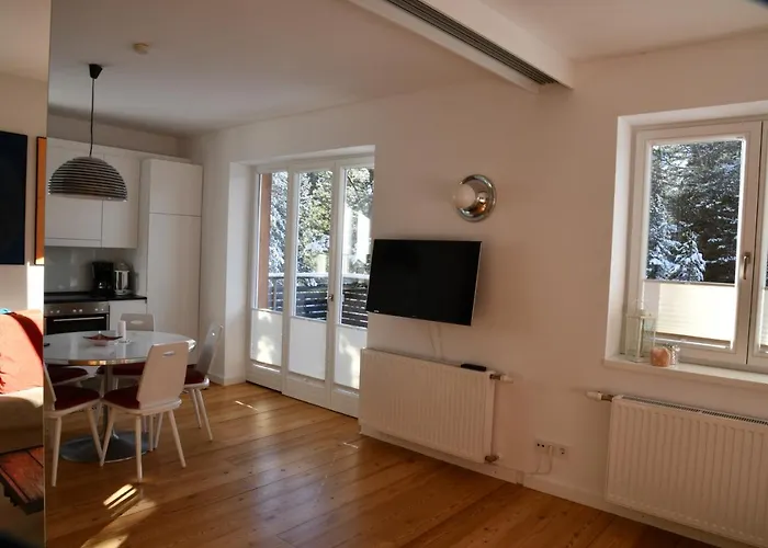 Edelstein Apartment *