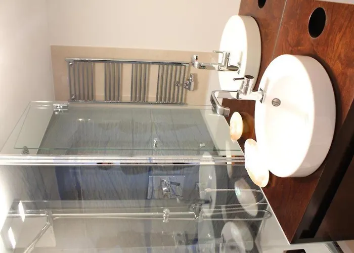 Edelstein Apartment *